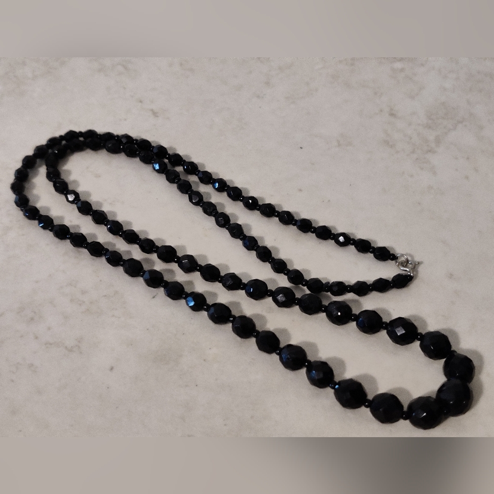 Elegant vintage French Jet Black Beaded Necklace - Picture 4 of 11